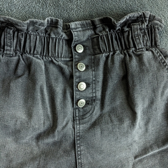 🌼Black Denim Shorts, Button Up, Women Size Medium - Picture 2 of 7